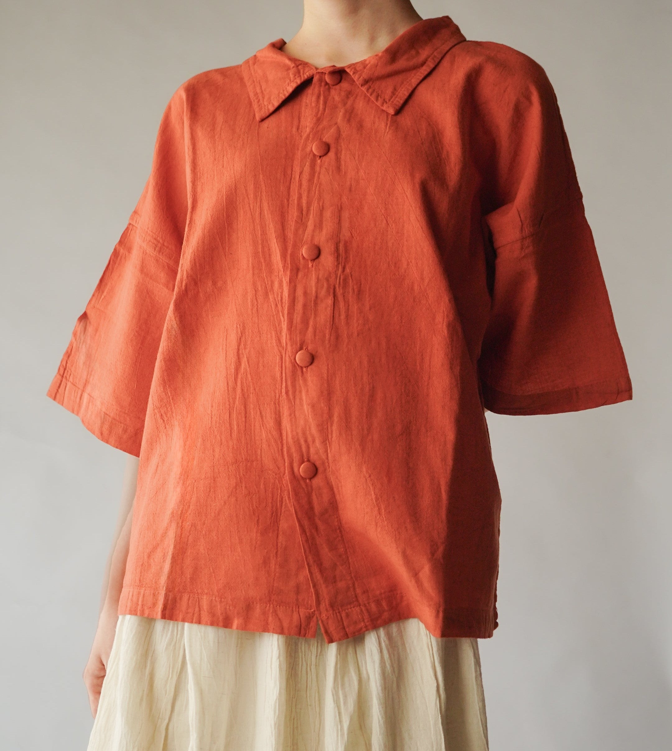 くるみボタン半袖