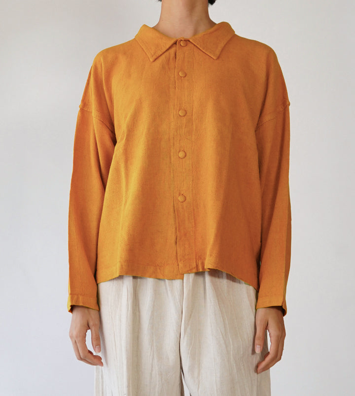 くるみボタン長袖